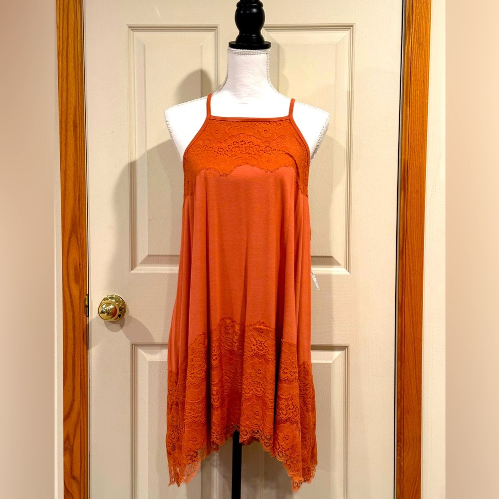 NWT Torrid Aragon Lace Neck & Hem Tank Size 3